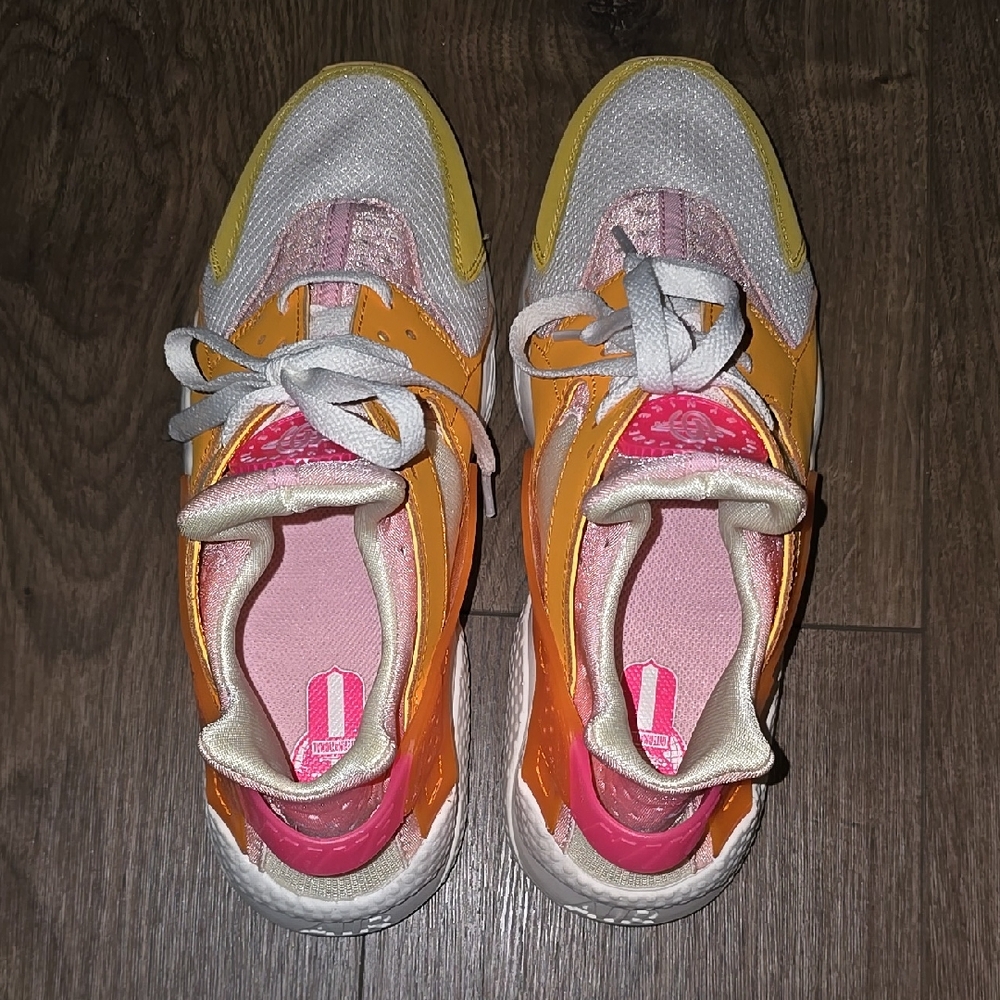 Nike Huarache Woman Size 7.0 Summit White Hyper Pink Comfortable Rare